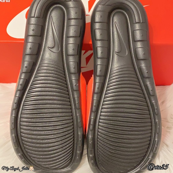 WOMEN'S NIKE VICTORI ONE PRINT SLIDE SANDALS Color: Black/Ambre Size: 6 and 7 - Picture 6 of 8